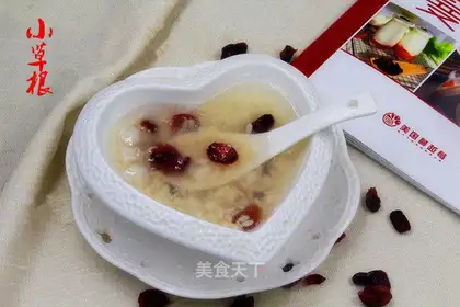 A cranberry tonic