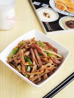 Pyramid fried meat