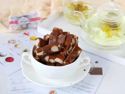 The red tea nuts, taffy