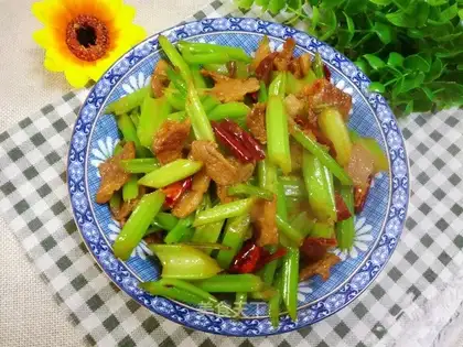 Celery fried meat