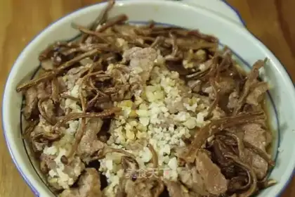 Tea mushroom steam beef