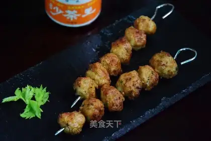 Chicken meatballs with sand and tea