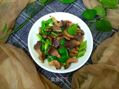 Pelican chicken leg mushrooms