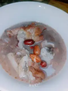Peanut stew pig hoof