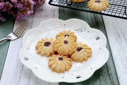 Blueberry jam cookies