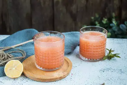 Strawberry cocktails