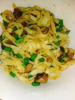 The lamb garlic noodles