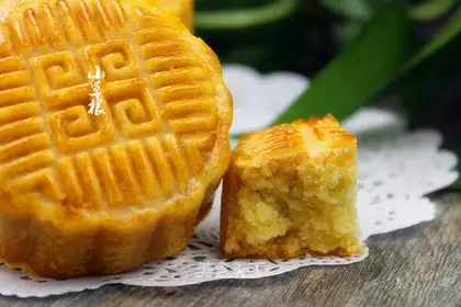 Coconut mooncake