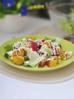 Strawberry salad