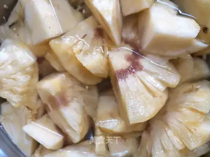 Salted pineapple
