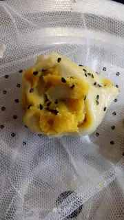 Red potato sesame cake