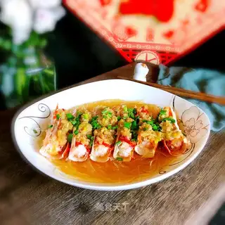 Garlic steamed crab legs