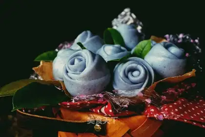 Blue rose buns