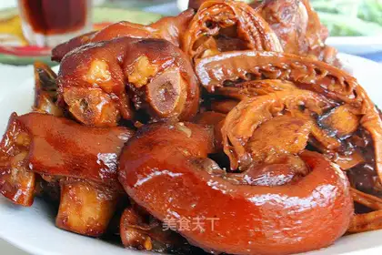 Dry pig's feet