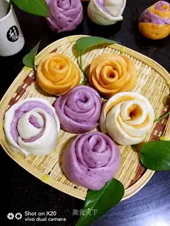 Rose buns