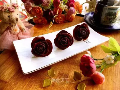 Chocolate strawberry roses