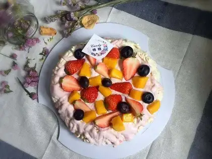Pavlova cake