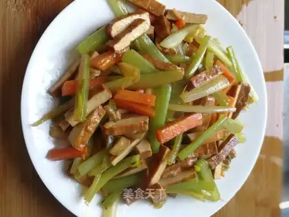 Celery fried tofu