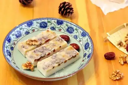 Red-tree walnut rice cake