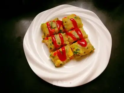 An egg roll with a pickle
