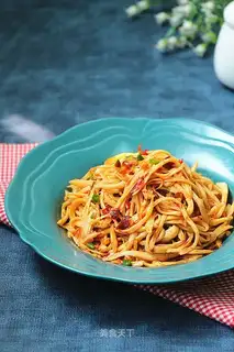 Spicy hands tore the apricot mushrooms