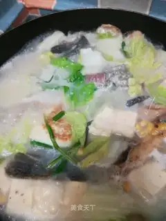 Fish bone tofu soup