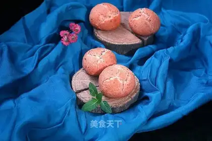 "Red-coloured potato bread."