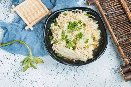 Garlic golden mushrooms