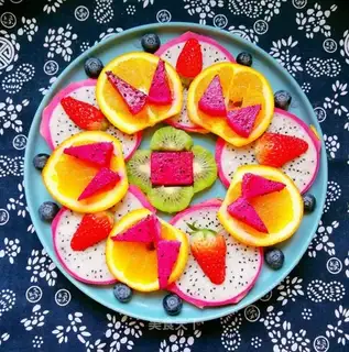 A fruit plate: Happy as a flower