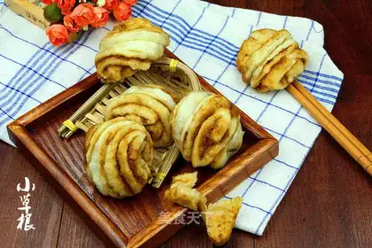 Fast-hand red sugar sesame rolls