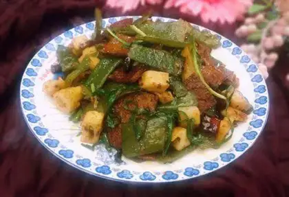 Three dishes of barbecue