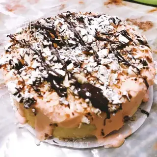 A cloud of heart cake