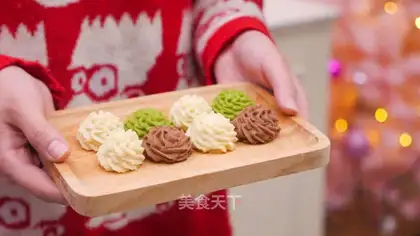 A simple and crowded cloud-top cookie