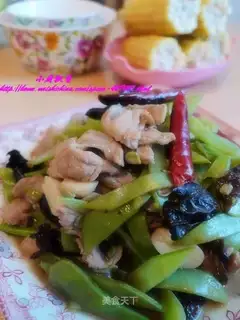 stir-fried pork with flat beans
