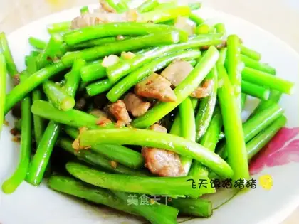 stir-fried pork with garlic moss