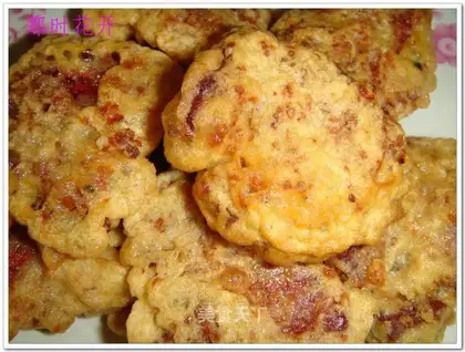 Crispy fried steamed pork with rice flour