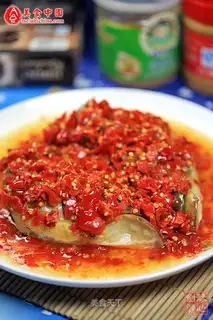 chopped pepper fish head