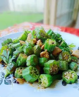 stir-fried okra with minced chicken