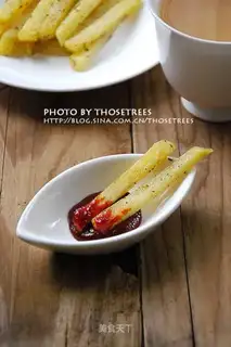 Grilled French fries with black pepper