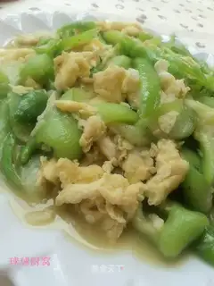Scrambled eggs with octagonal melon