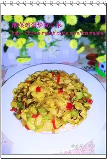 Scrambled bean rice with pickled cabbage and eggs