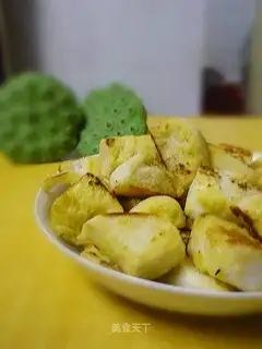 Golden steamed buns