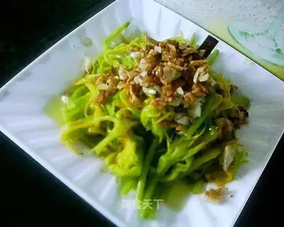 Garlic oil yellow flower