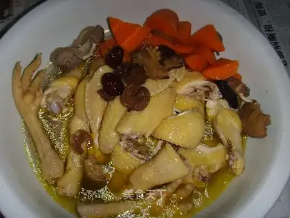 Soaked chicken in soup on medicinal diet