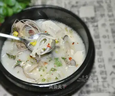 Korean beef bone, vegetable and mushroom soup