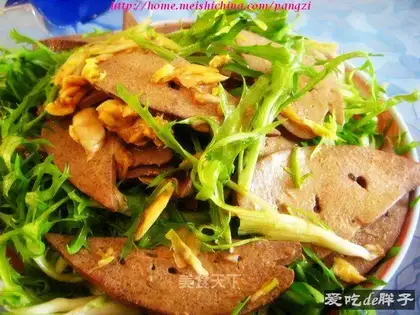 Bitter chrysanthemum mixed with pork liver