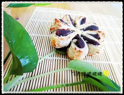 Flower bean paste crisp