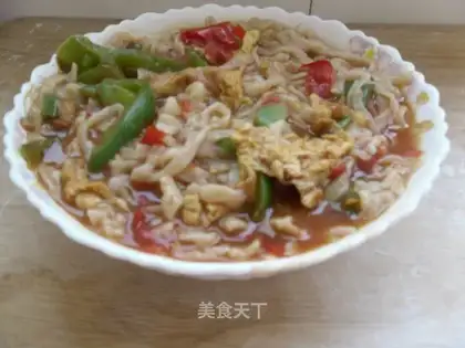 Fried noodles with eggs