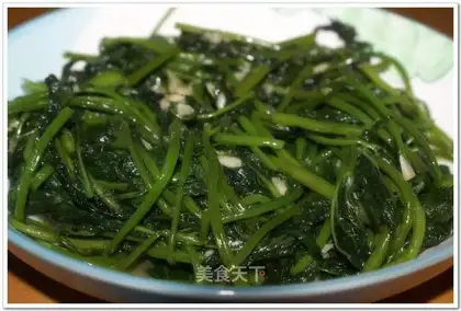 Garlic and potato leaves