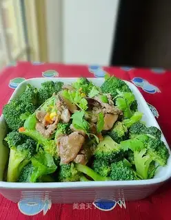 Beef with mushroom and broccoli